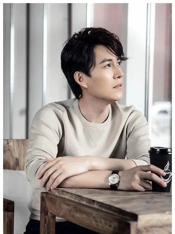 靳东又有新身份 腾讯网