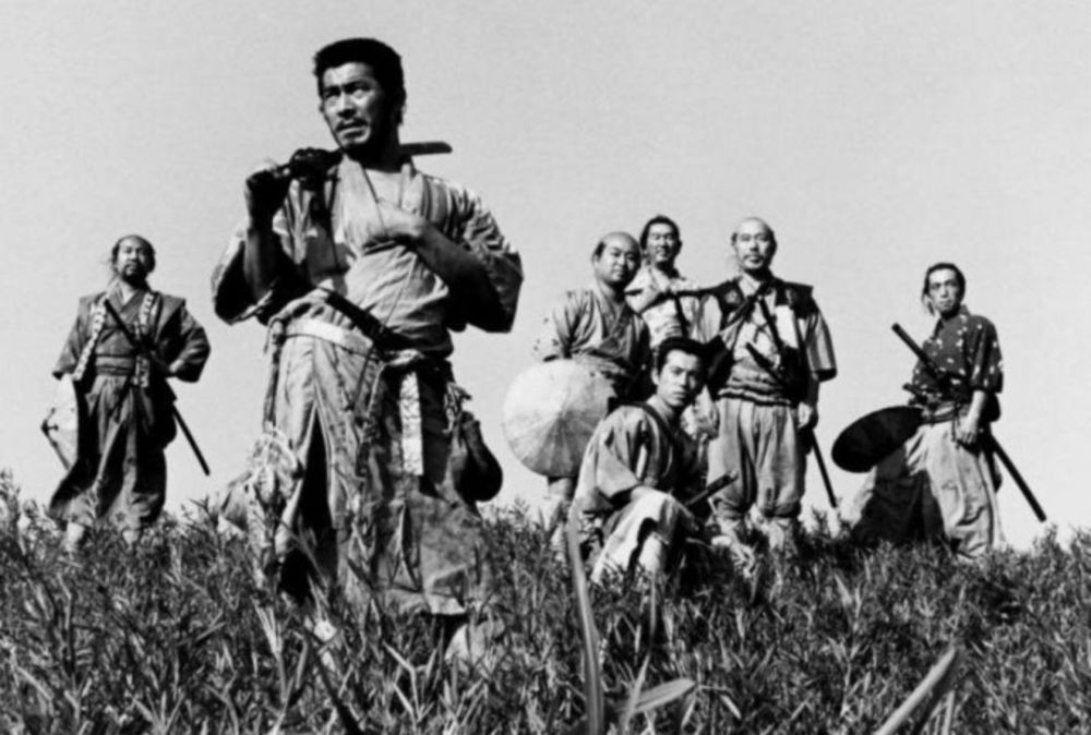 黑泽明将武士阶层的特点,分别安放在七个人身上,使其优点得以全方位