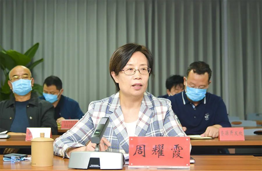 周耀霞安排安全生产和疫情防控工作周耀霞传达了全省疫情防控会议精神