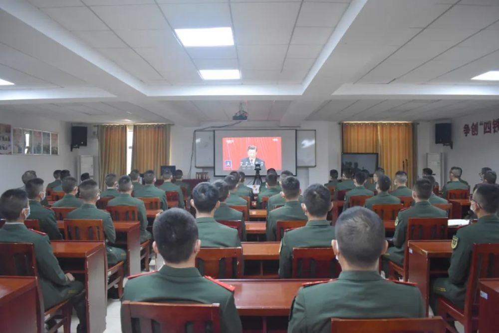 武警湖南总队全体官兵认真收听收看党的二十大开幕会