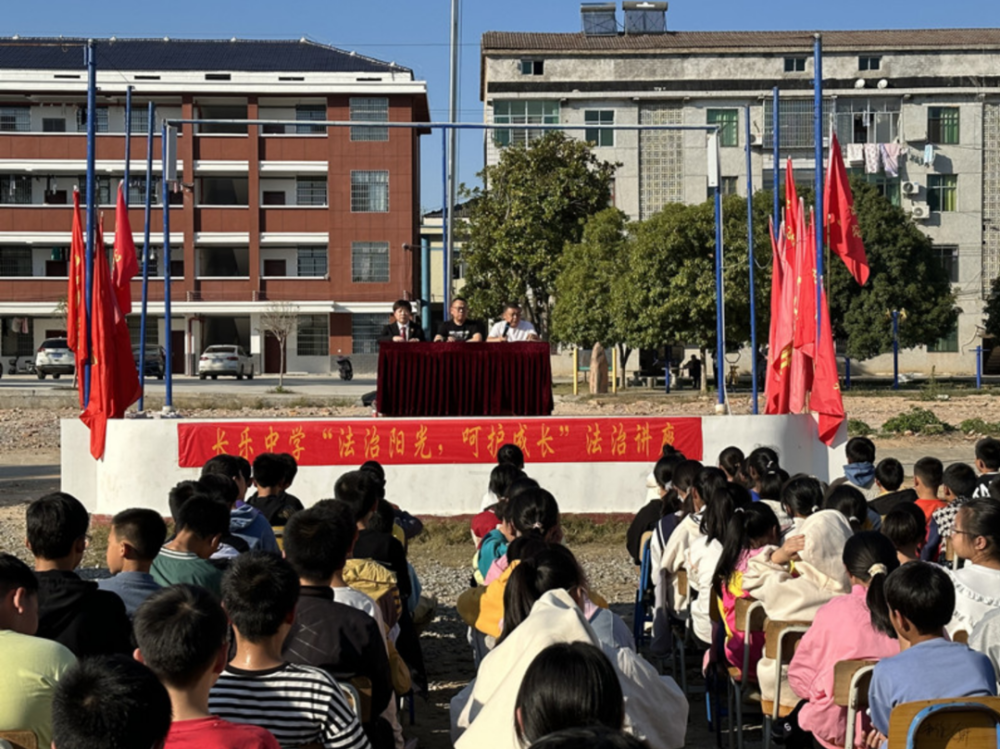 近日,汨罗市人民法院先后来到正则学校,长乐中学,开展"法治