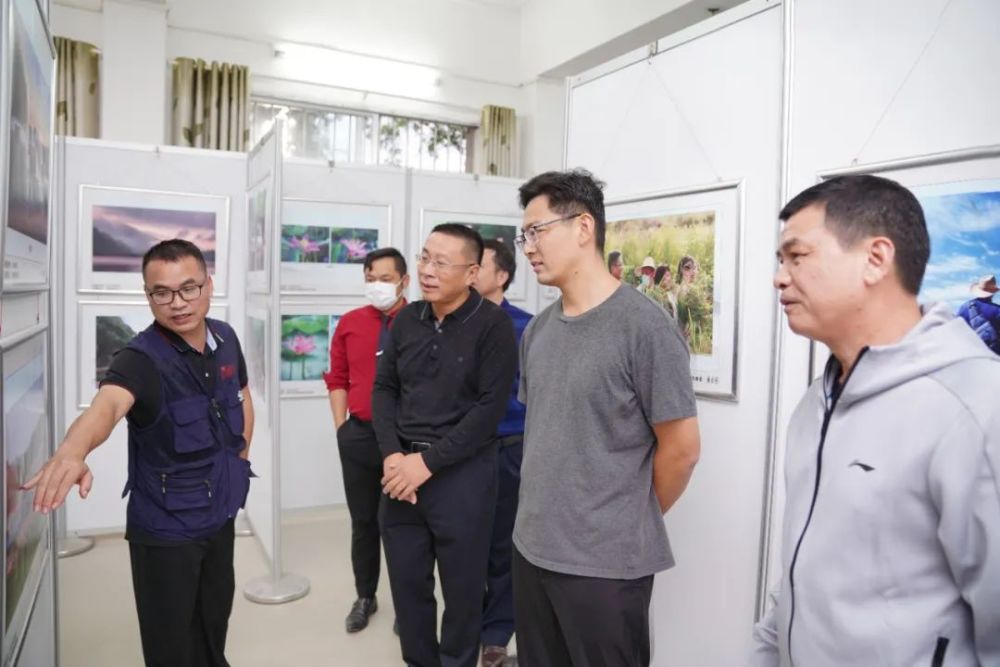 上思县图书馆举办黄天烈刘光秀伉俪摄影书法作品展
