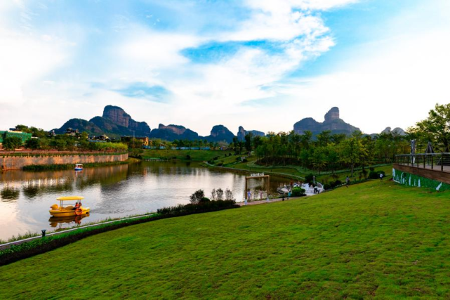 宝能丹霞山庄|层层退台户户见景 足不出户远眺丹霞山美景