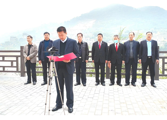 太极宝岛风景线即将亮丽图腾 一一 陕西巨隆集团旬阳大道工程复工复兴