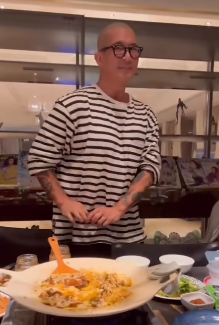 具俊晔下厨安慰小s赞她漂亮可爱俩人对话有趣逗得大s大笑不停