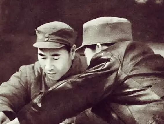 东野司令员和参谋长那么既然陈老总返回了三野,继续担任司令员兼政委