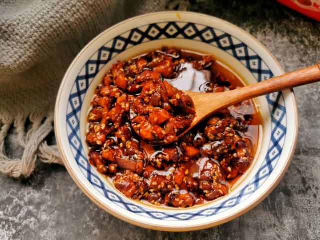 "干饭神器"拌饭酱的背后,真有千亿市场吗?