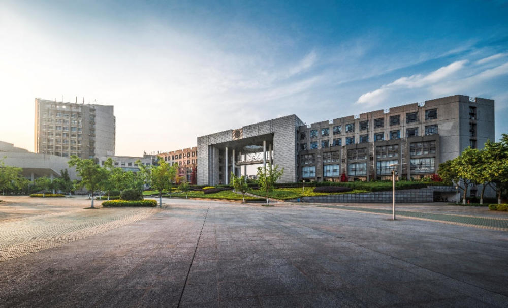 成都办学20载这所大学赓续能源传奇