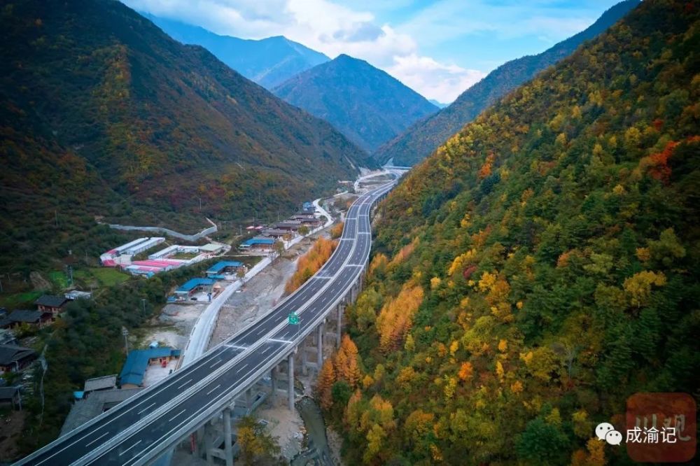 九绵高速公路起于四川九寨沟甘川界青龙桥,与g8513甘肃省高速公路网