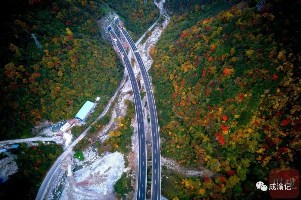 九绵高速公路起于四川九寨沟甘川界青龙桥,与g8513甘肃省高速公路网