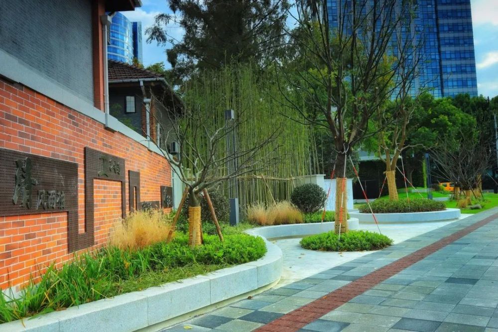 长宁路上新建了一座口袋公园