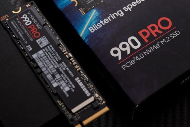 发掘PCIe4.0速度潜能，三星990 PRO固态硬盘2TB版本评测-腾讯新闻