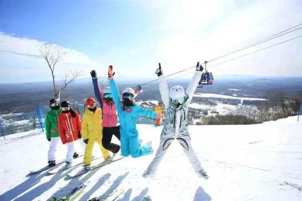 长白天下雪燃踏板而来燃动冰雪来长白山鲁能胜地滑雪场的十大理由