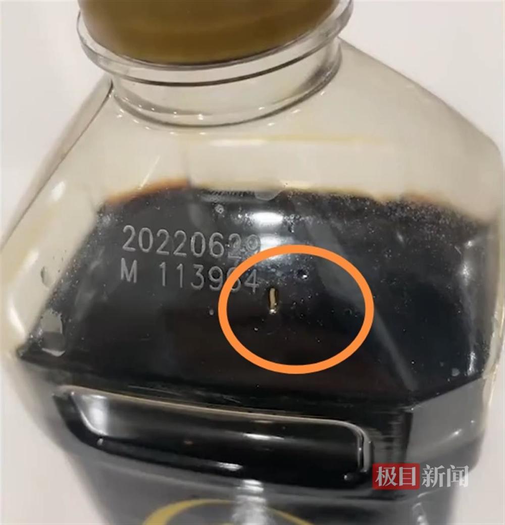 品牌方回应“0添加酱油开瓶后生虫”：高蛋白吸引蝇虫，使用后须盖好瓶盖