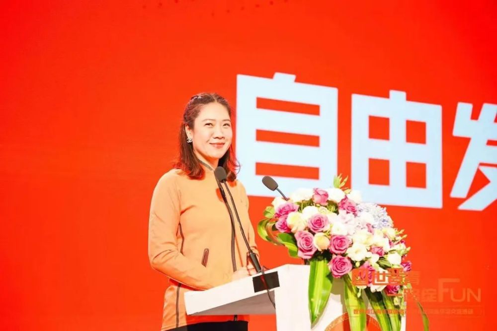 世晋青永远荣誉会长,香港维珍妮(国际)控股有限公司董事局主席洪游奕
