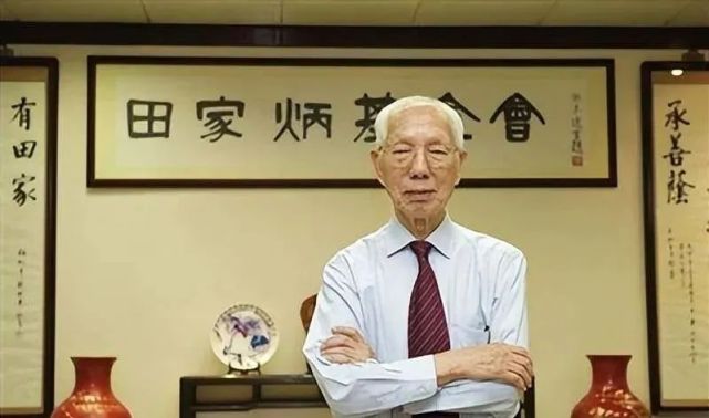 中国最"吝啬"的亿万富翁:1双鞋穿10年,却捐了300所学校