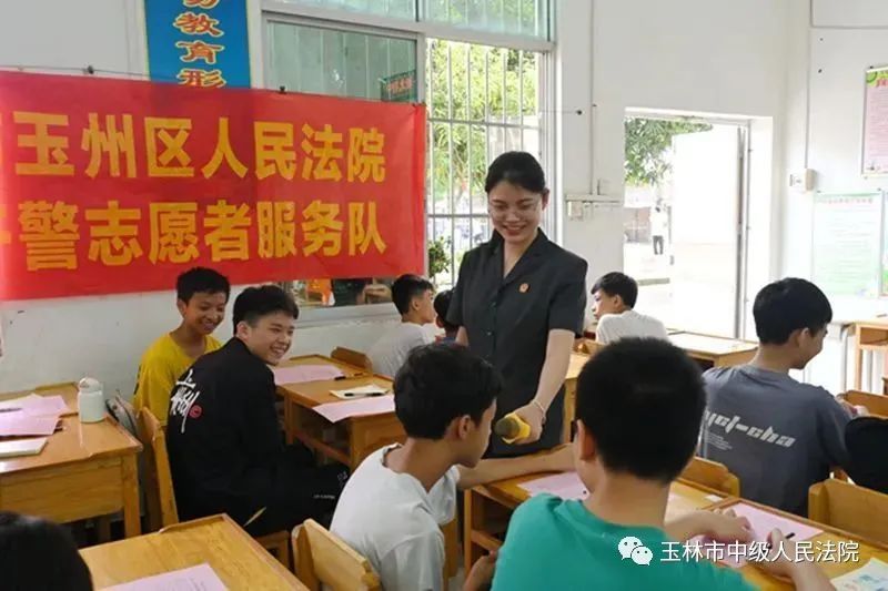 受鼓舞话心声玉林市法院干警深学热议党的二十大报告十