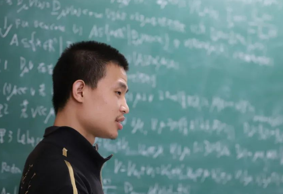 每个人都有缺点,韦东奕也不例外,网友该理智看待他的讲课方式从客观
