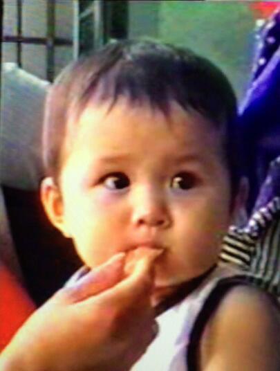 关晓彤幼时萌照曝光 眼睛水汪汪超可爱