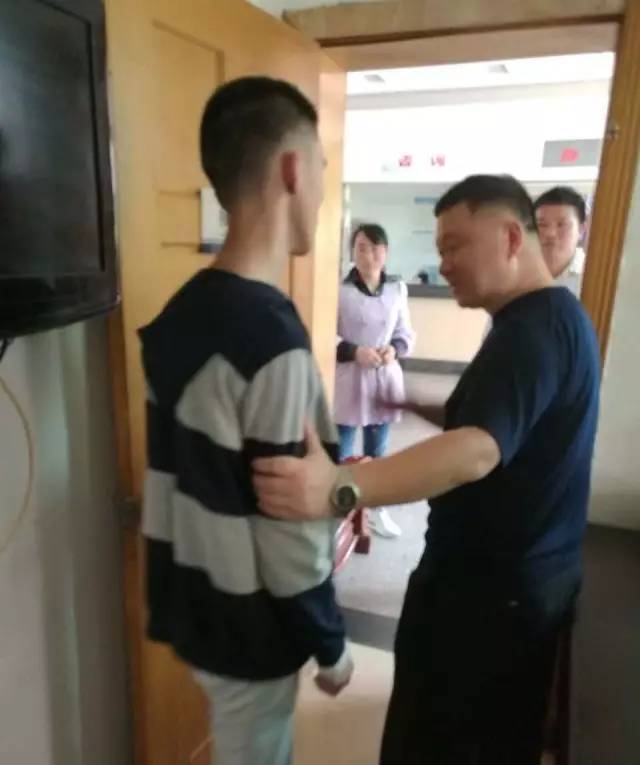 长沙18岁小伙屡次离家出走 民警找到后劝归