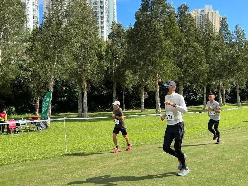 周润发出战香港锦标赛56分钟完走谢俊贤黄卓宁称王封后