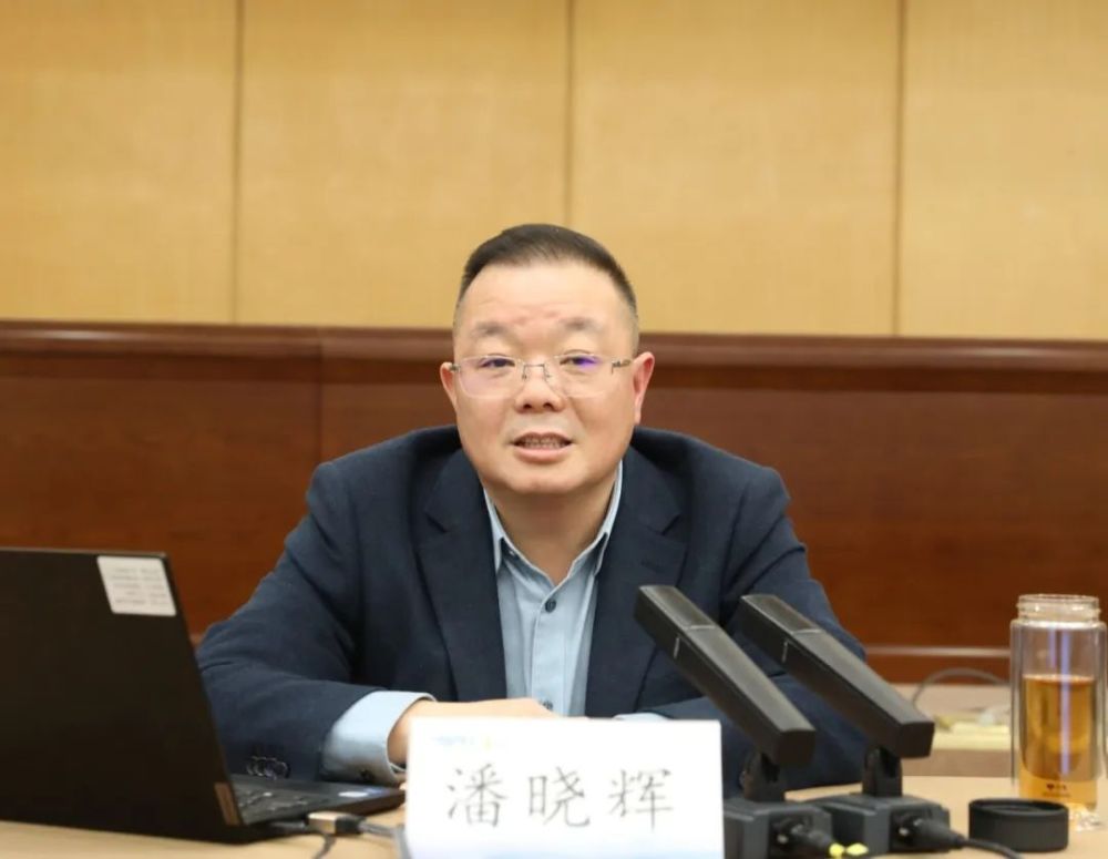 潘晓辉在认真听取汇报后指出,今年以来,全县上下认真