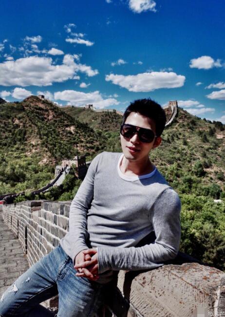 豪华旅游团！章子怡黄晓明一起爬长城 (组图)