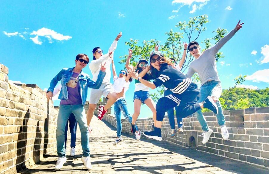 豪华旅游团！章子怡黄晓明一起爬长城 (组图)