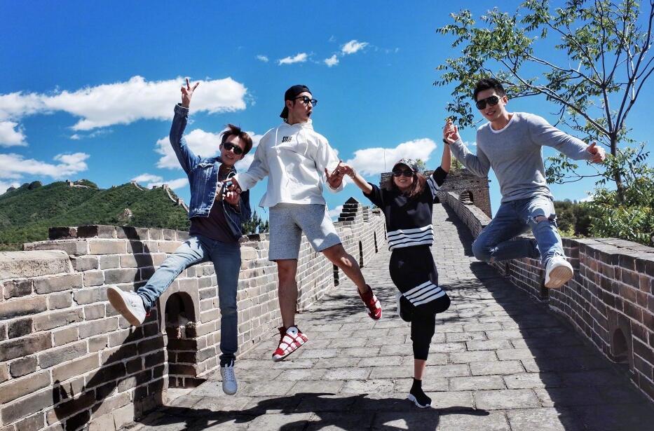 豪华旅游团！章子怡黄晓明一起爬长城 (组图)
