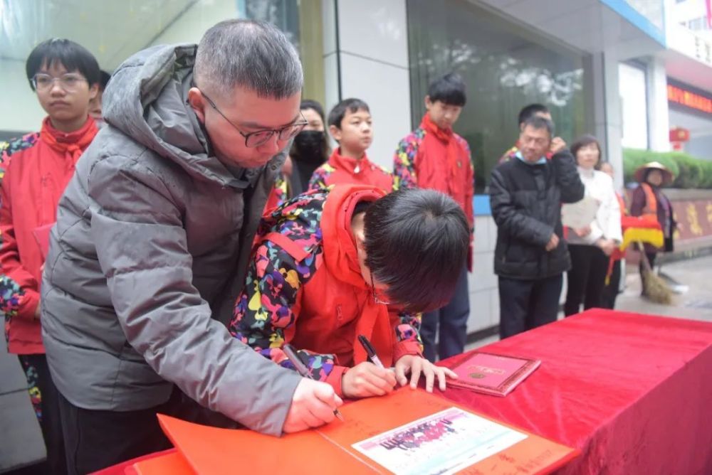 人生出彩让每一个孩子都显亮点臻成功