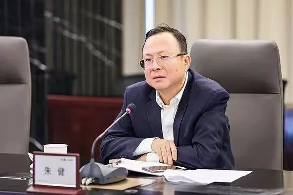 上海银行党委副书记行长朱健抓好自己聚焦重点切实推进安全生产主体