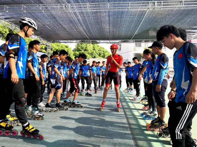 潜心轮滑教练15载桃李满园绽光彩临沂首届体育达人王海东