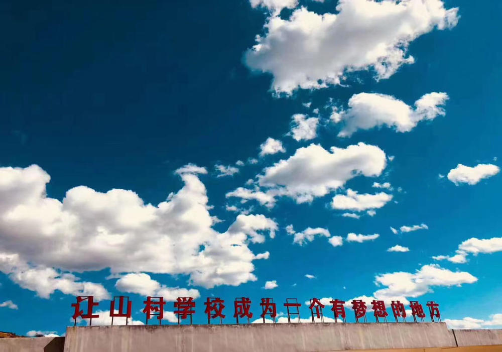 梦随风起，与儿共舞于云端之上的寓意探索