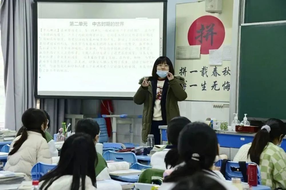 龙城高级中学骨干教师到承翰学校开展结对帮扶活动