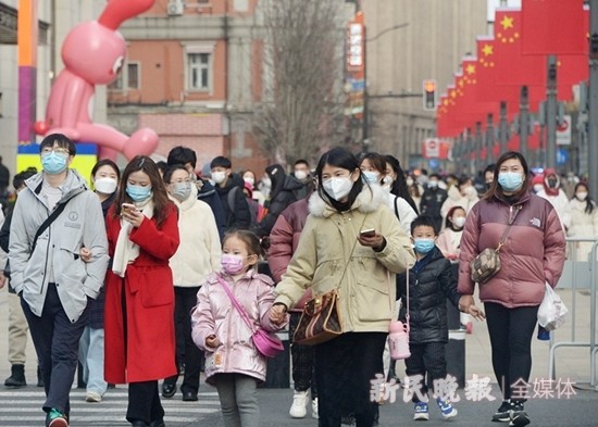 春节假期首日申城接待游客过百万，“乐嗨上海过大年”营造浓郁年味