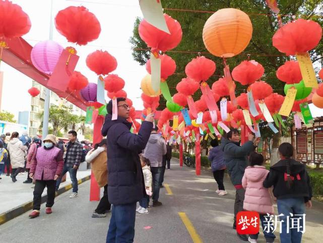 【新春走基层】猜灯谜、赏非遗！苏州睦邻庆元宵 非遗民俗唱主角_腾讯新闻