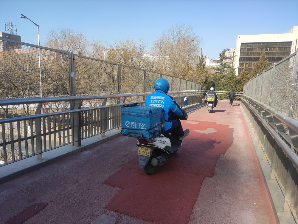 热点网络分析：城市观察｜电动自行车过街天桥上“狂飙”，有办法制止吗