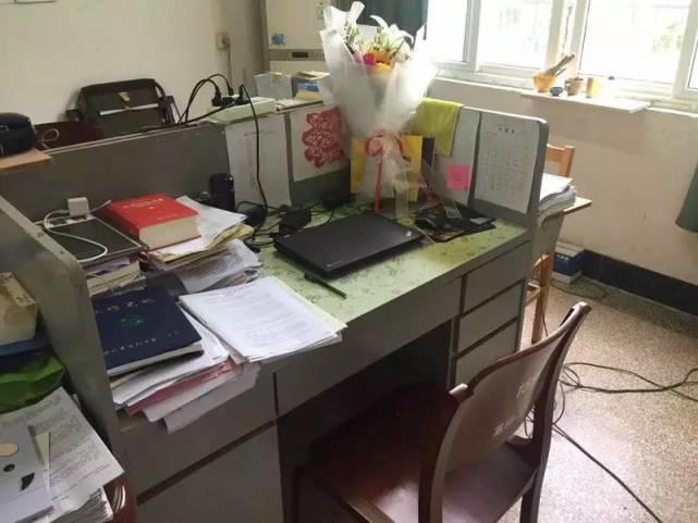 富阳一老师带病主持毕业典礼 倒下后再没醒来