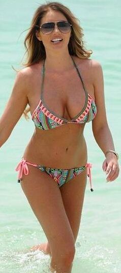 英超大胸足球宝贝艾米·查尔德斯海边度假 酥