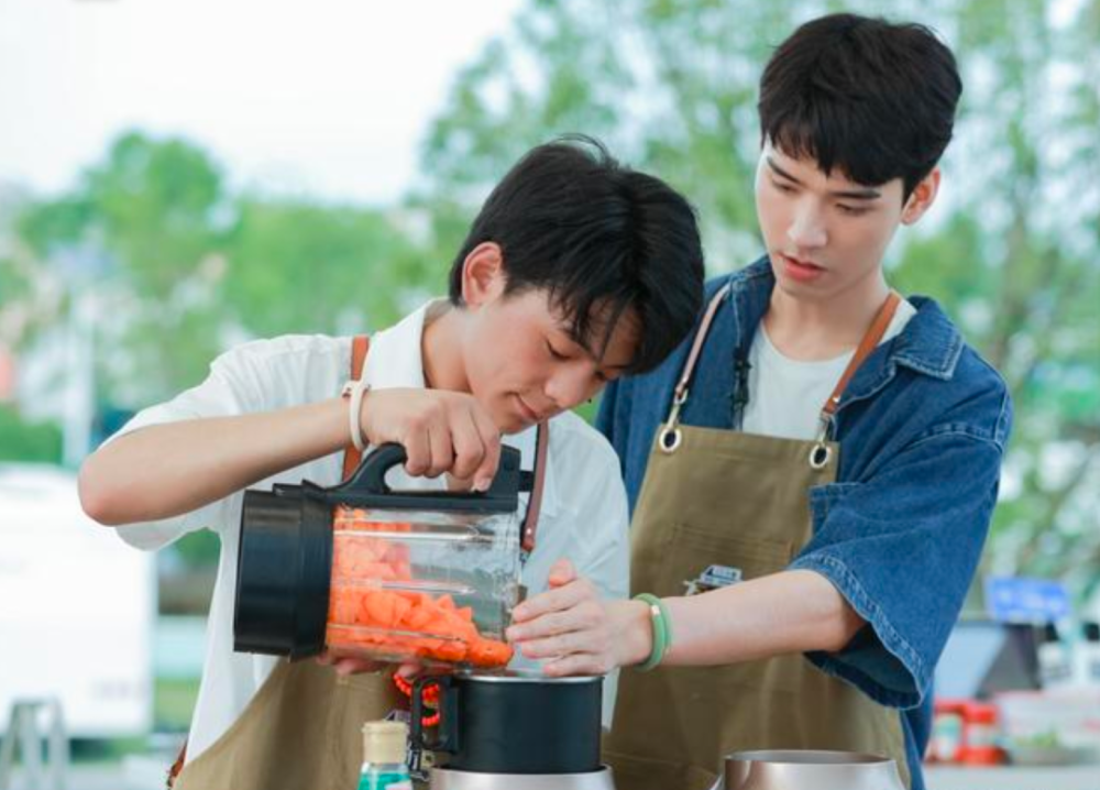 从理塘家乡到爱心小宇宙 丁真的奇妙公益之旅