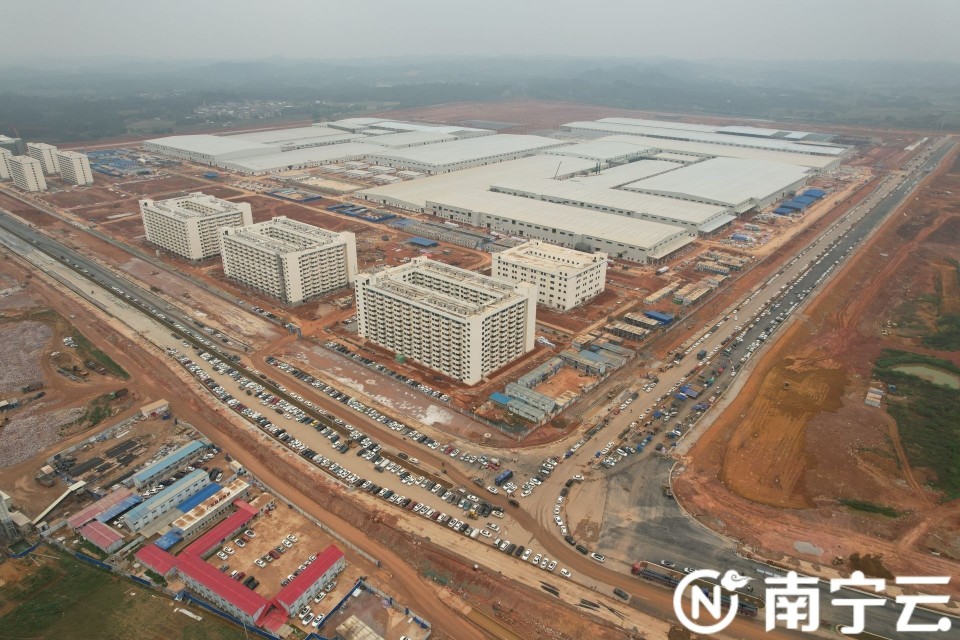 全力拼经济 奋战开门红｜掀起大干快干建设热潮 南宁市加快东部新城入驻企业基础设施建设_腾讯新闻