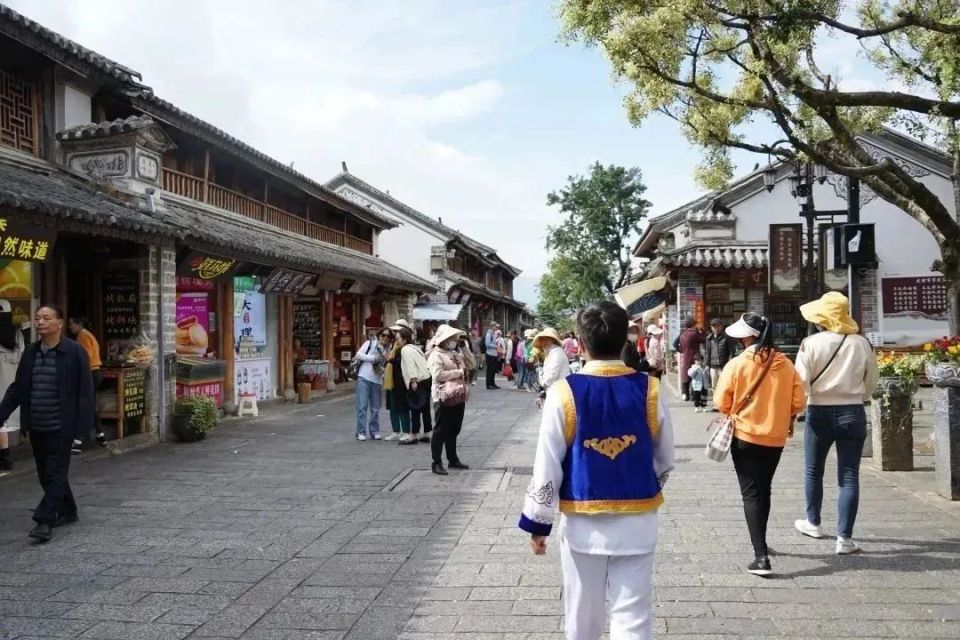 小黑带你去旅行｜他放弃百万粉丝的账号，带着大理的好山好水重新出发_腾讯新闻