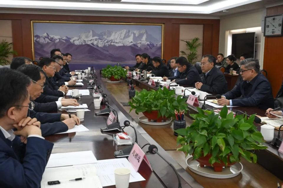 普布顿珠与中国交通建设集团有限公司董事长王彤宙一行座谈_腾讯新闻