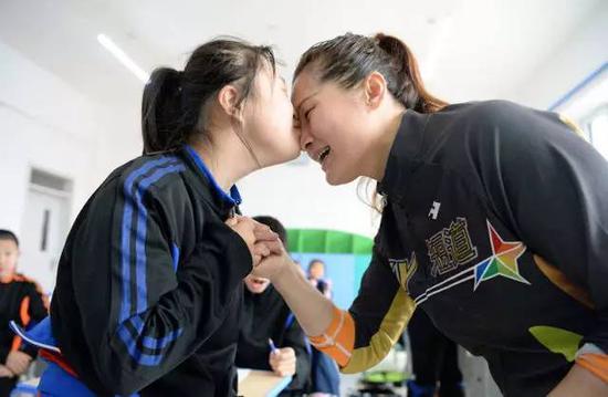 她是前世界冠军  嘲笑中让26个残障孩子创造奇迹