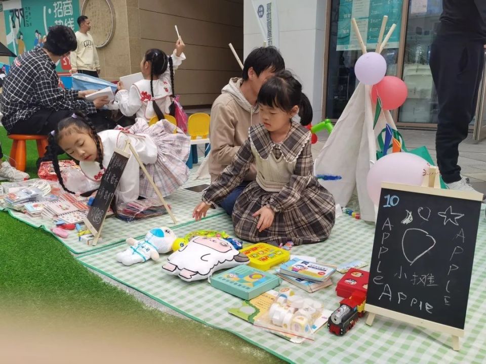 萌娃当“老板”，这场亲子跳蚤集市欢乐多～_腾讯新闻