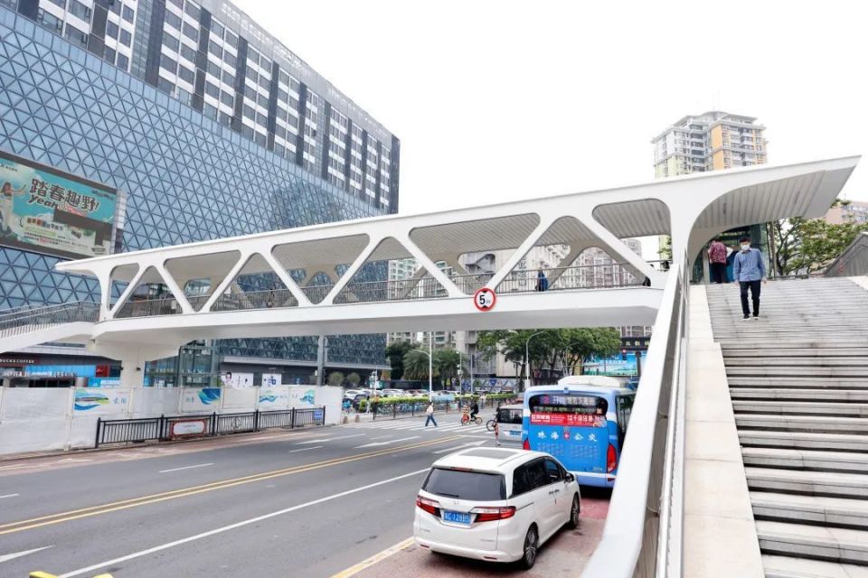 人…车车车…人！这条路新增两座天桥_腾讯新闻