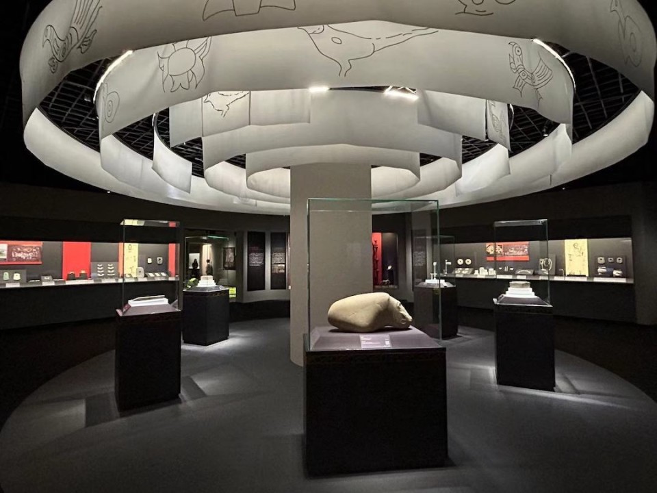 鉴赏｜直面五千多年前的人首陶瓶与玉人、玉鹰-腾讯新闻