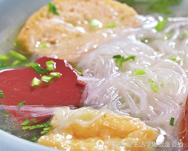 鸭血粉丝汤 南京传统名吃，口感鲜香爽滑，