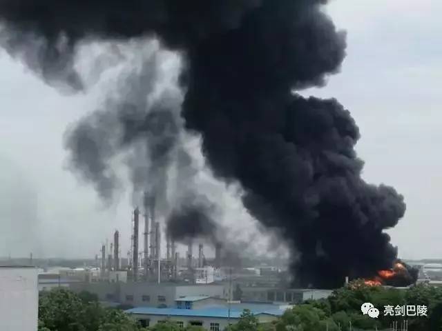 岳阳就云溪火灾事故全面开展空气质量和水质监