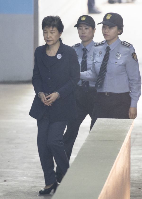 朝鲜官媒报道朴槿惠受审:“叛国贼”戴手铐出庭受审 - 耄耋顽童 - 耄耋顽童博客 欢迎光临指导 朝鲜官媒报道朴槿惠受审:“叛国贼”戴手铐出庭受审 - 耄耋顽童 - 耄耋顽童博客 欢迎光临指导